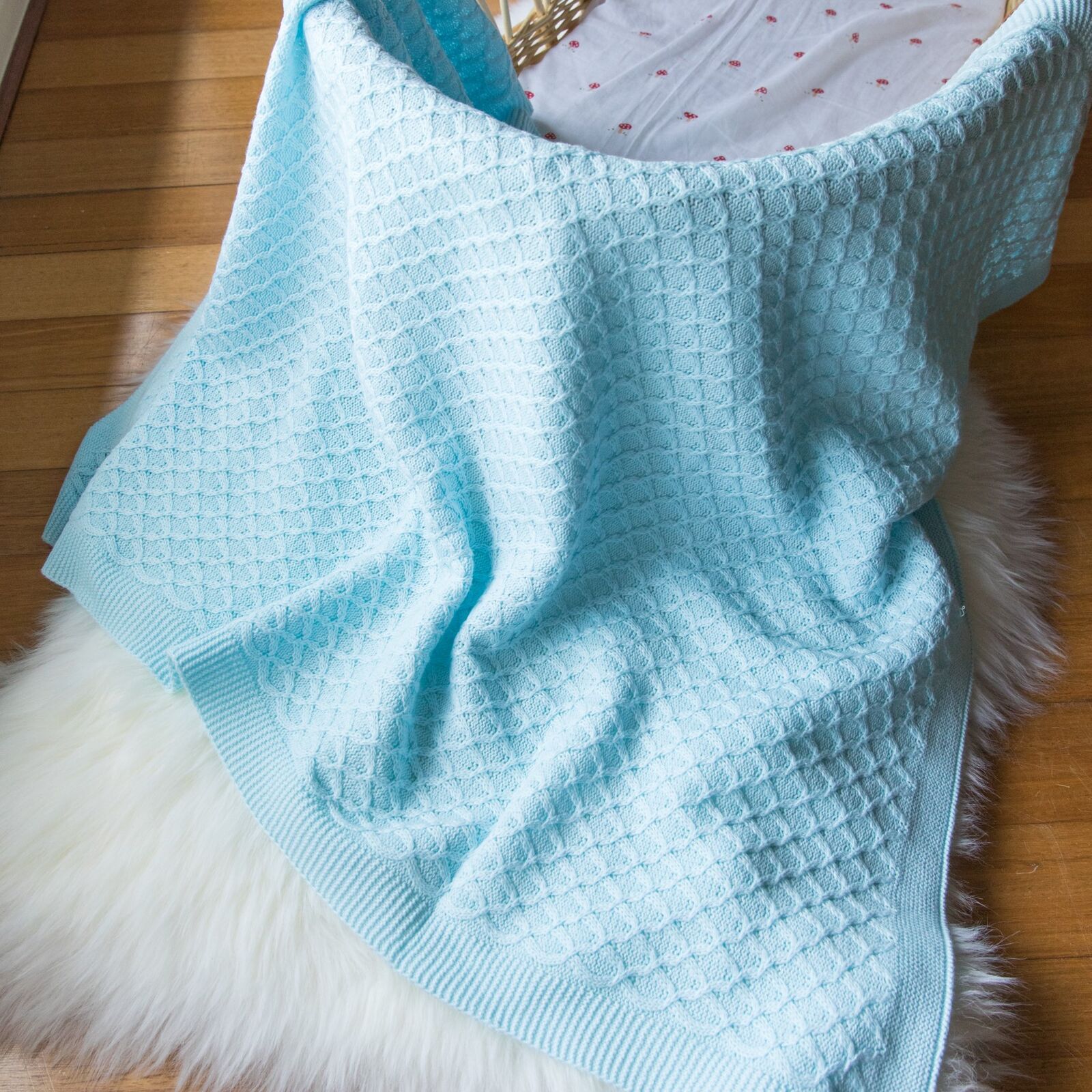 EMOTION & KIDS Blue Lace Knit Bassinet Blanket